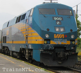 Locomotive VIA900 right side / coté droit